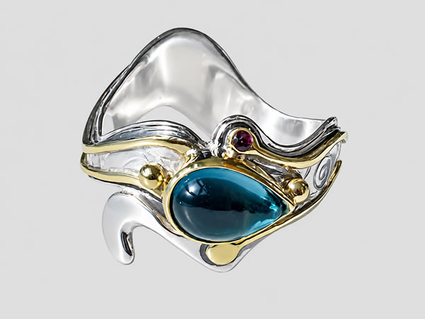 Een ring voor zijn vriendin met edelsteen