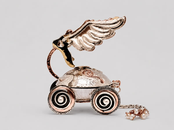 The little winged feet cart