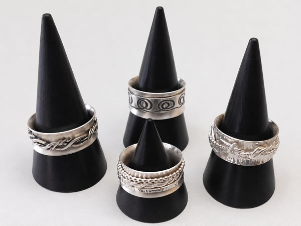 Zelfgemaakte zilveren diabolo ringen bij Poelie