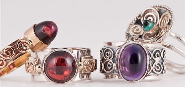 sieraden gemaakt door Poelie Jansen